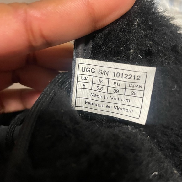 UGG waterproof snow boots (fit size 7!) - VIBRAM SOLE - Picture 9 of 9